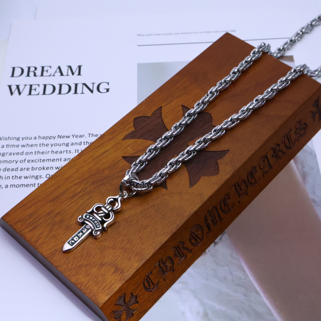 ［2025🎁经典爆款］𝐂𝐡𝐫𝐨𝐦𝐞 𝐡𝐞𝐚𝐫𝐭𝐬 克罗心✝️项链，麻花链🤩帅爆了克罗心项链 ⚜️造型不同