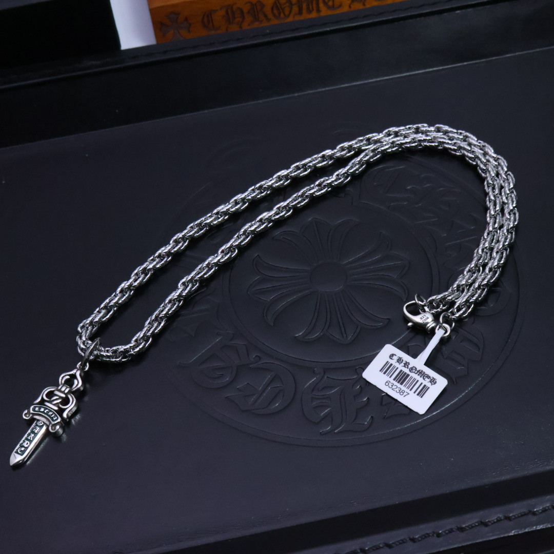 ［2025🎁经典爆款］𝐂𝐡𝐫𝐨𝐦𝐞 𝐡𝐞𝐚𝐫𝐭𝐬 克罗心✝️项链，麻花链🤩帅爆了克罗心项链 ⚜️造型不同
