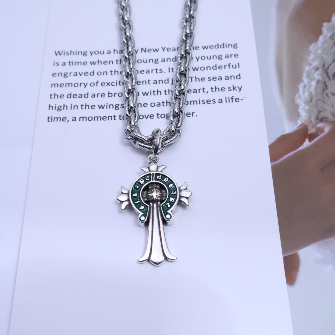 ［2025🎁经典爆款］𝐂𝐡𝐫𝐨𝐦𝐞 𝐡𝐞𝐚𝐫𝐭𝐬 克罗心✝️项链，麻花链🤩帅爆了克罗心项链 ⚜️造型不同