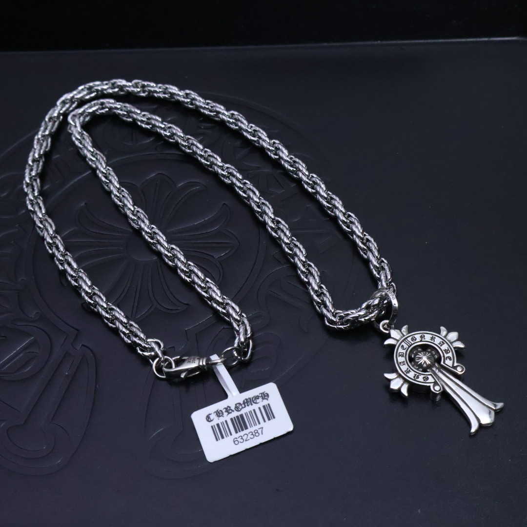 ［2025🎁经典爆款］𝐂𝐡𝐫𝐨𝐦𝐞 𝐡𝐞𝐚𝐫𝐭𝐬 克罗心✝️项链，麻花链🤩帅爆了克罗心项链 ⚜️造型不同