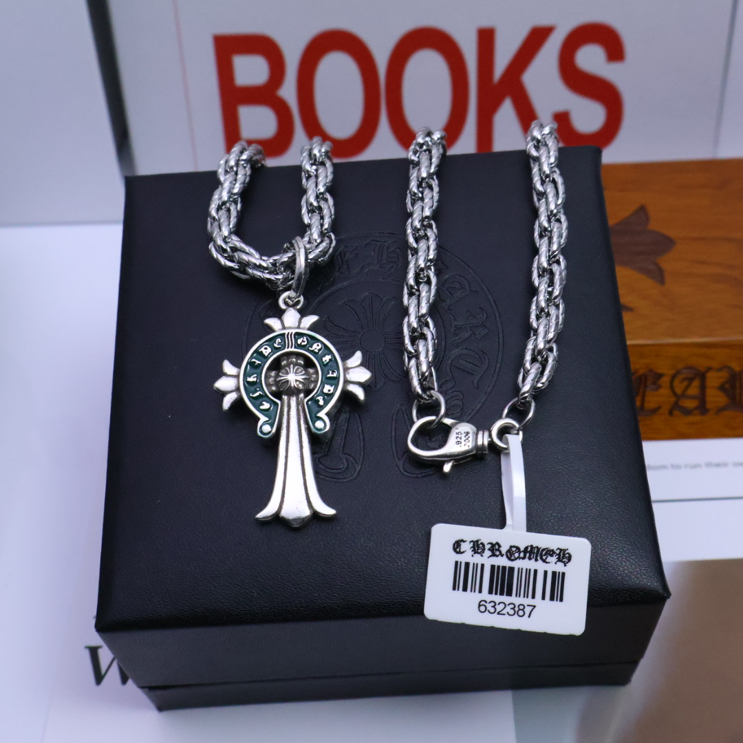 ［2025🎁经典爆款］𝐂𝐡𝐫𝐨𝐦𝐞 𝐡𝐞𝐚𝐫𝐭𝐬 克罗心✝️项链，麻花链🤩帅爆了克罗心项链 ⚜️造型不同