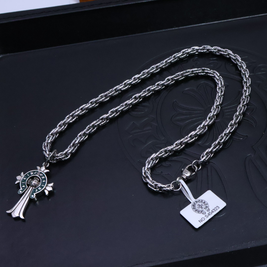 ［2025🎁经典爆款］𝐂𝐡𝐫𝐨𝐦𝐞 𝐡𝐞𝐚𝐫𝐭𝐬 克罗心✝️项链，麻花链🤩帅爆了克罗心项链 ⚜️造型不同