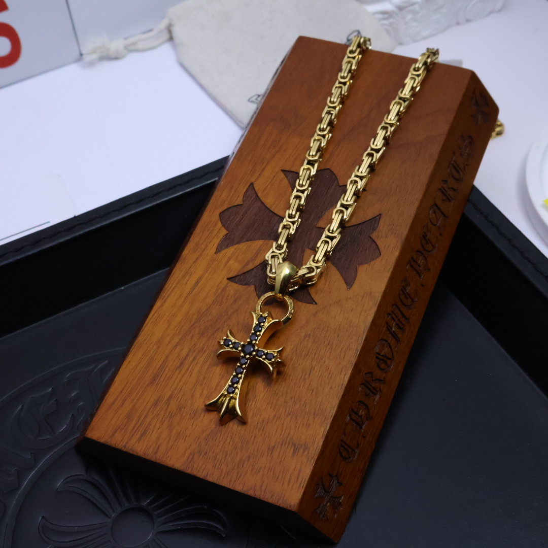 ［2025礼物推荐🎁］𝐂𝐡𝐫𝐨𝐦𝐞 𝐡𝐞𝐚𝐫𝐭𝐬 克罗心手工制作工艺✝️黄金色经典卖爆的项链，🤩帅爆了克