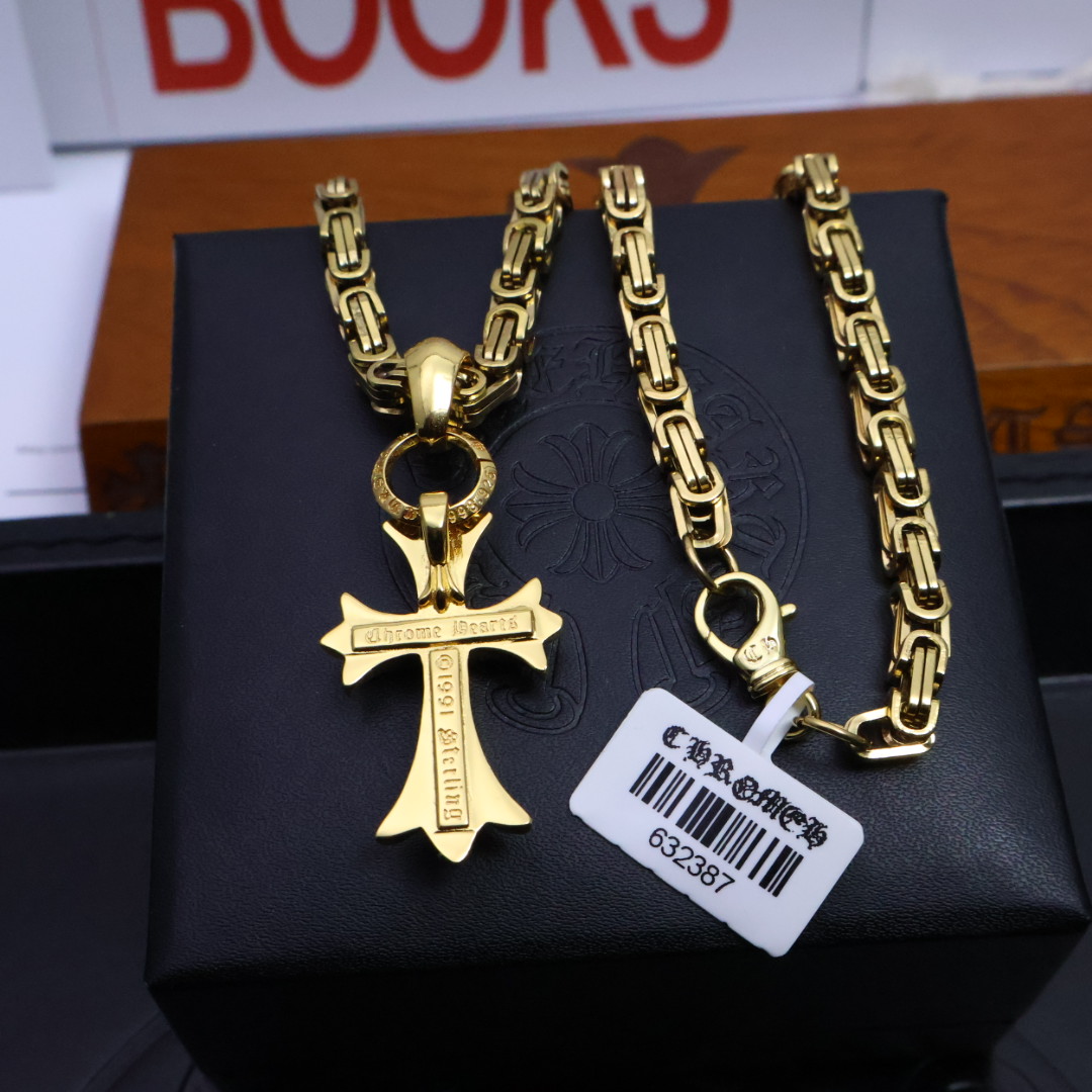 ［2025礼物推荐🎁］𝐂𝐡𝐫𝐨𝐦𝐞 𝐡𝐞𝐚𝐫𝐭𝐬 克罗心手工制作工艺✝️黄金色经典卖爆的项链，🤩帅爆了克
