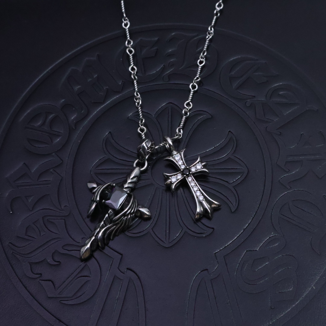 NO:114037,Pick [New Products on Shelves] Croxin Necklace, handsome, the latest Croxin Necklace, different pattern design styles, presenting uniqueness, Cross Scout flowers are the logo of Croxin, so they last longer, genuine version Chrome Hearts Croxin Difference on the market, normal light version, comparison quality, retro and old gray oxygen level. ~Fashion and fashion essentials for both men and women, trendy fashion, rock punk silver style, retro elements, couples have the same style as fashion, must be sold in the picture above, direct sales from the manufacturer, personalized versatile trendy versatile style., jewelry boutique, chrome hearts, chrome hearts, necklace19860909批［新品上架］ 克罗心项链,帅爆了最新款克罗心项链 造型不同的花纹设计风格 呈现出与众不同 十字架 童军花是克罗心的标志所以更经久不衰 正品打版Chrome Hearts克罗心区别市场普通轻版对版对标品质 复古做旧灰氧程度.～潮流时尚必备 男女均可佩戴 潮流时尚,摇滚朋克泰银风格 复古元素 情侣同款时尚感十足 上图必卖,厂家直销,个性百搭潮流百搭款.,饰品精品,chrome hearts,chrome hearts,necklace,Jewelry