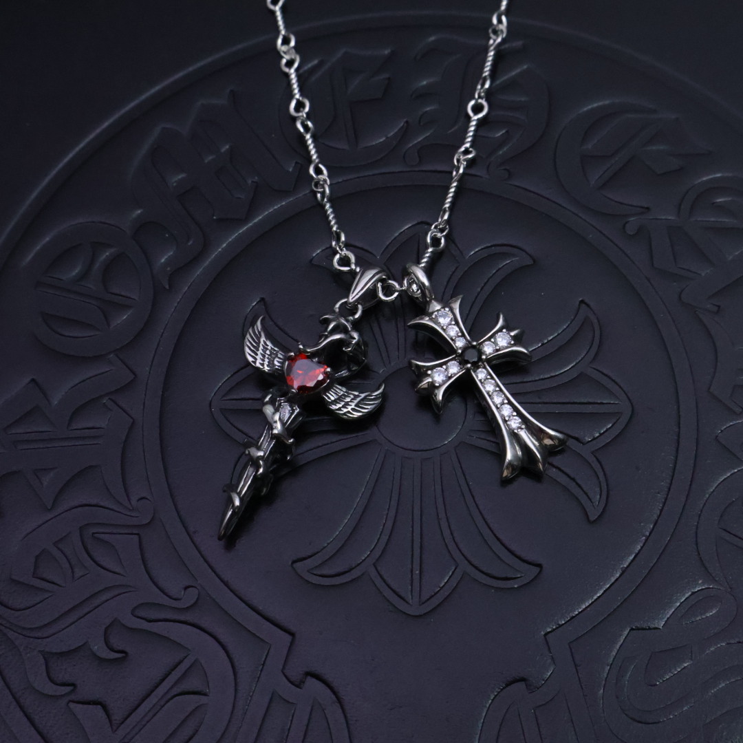 NO:114020,Pick [New Products on Shelves] Croxin Necklace, handsome, the latest Croxin Necklace, different pattern design styles, presenting uniqueness, Cross Scout flowers are the logo of Croxin, so they last longer, genuine version Chrome Hearts Croxin Difference on the market, normal light version, comparison quality, retro and old gray oxygen level. ~Fashion and fashion essentials for both men and women, trendy fashion, rock punk silver style, retro elements, couples have the same style as fashion, must be sold in the picture above, direct sales from the manufacturer, personalized and versatile trendy and versatile. People are also super cool, jewelry boutique, chrome hearts, chrome hearts, necklace19860909批［新品上架］ 克罗心项链,帅爆了最新款克罗心项链 造型不同的花纹设计风格 呈现出与众不同 十字架 童军花是克罗心的标志所以更经久不衰 正品打版Chrome Hearts克罗心区别市场普通轻版对版对标品质 复古做旧灰氧程度.～潮流时尚必备 男女均可佩戴 潮流时尚,摇滚朋克泰银风格 复古元素 情侣同款时尚感十足 上图必卖,厂家直销,个性百搭潮流百搭款.人也超酷的,饰品精品,chrome hearts,chrome hearts,necklace,Jewelry