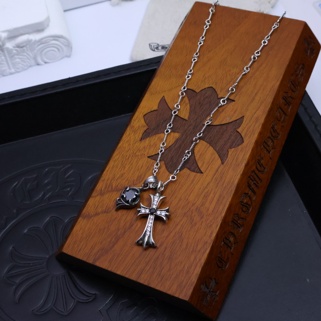 ［新品上架］𝐂𝐡𝐫𝐨𝐦𝐞 𝐡𝐞𝐚𝐫𝐭𝐬 克罗心✝️项链，帅爆了最新款克罗心项链 ⚜️造型不同的花纹设计风