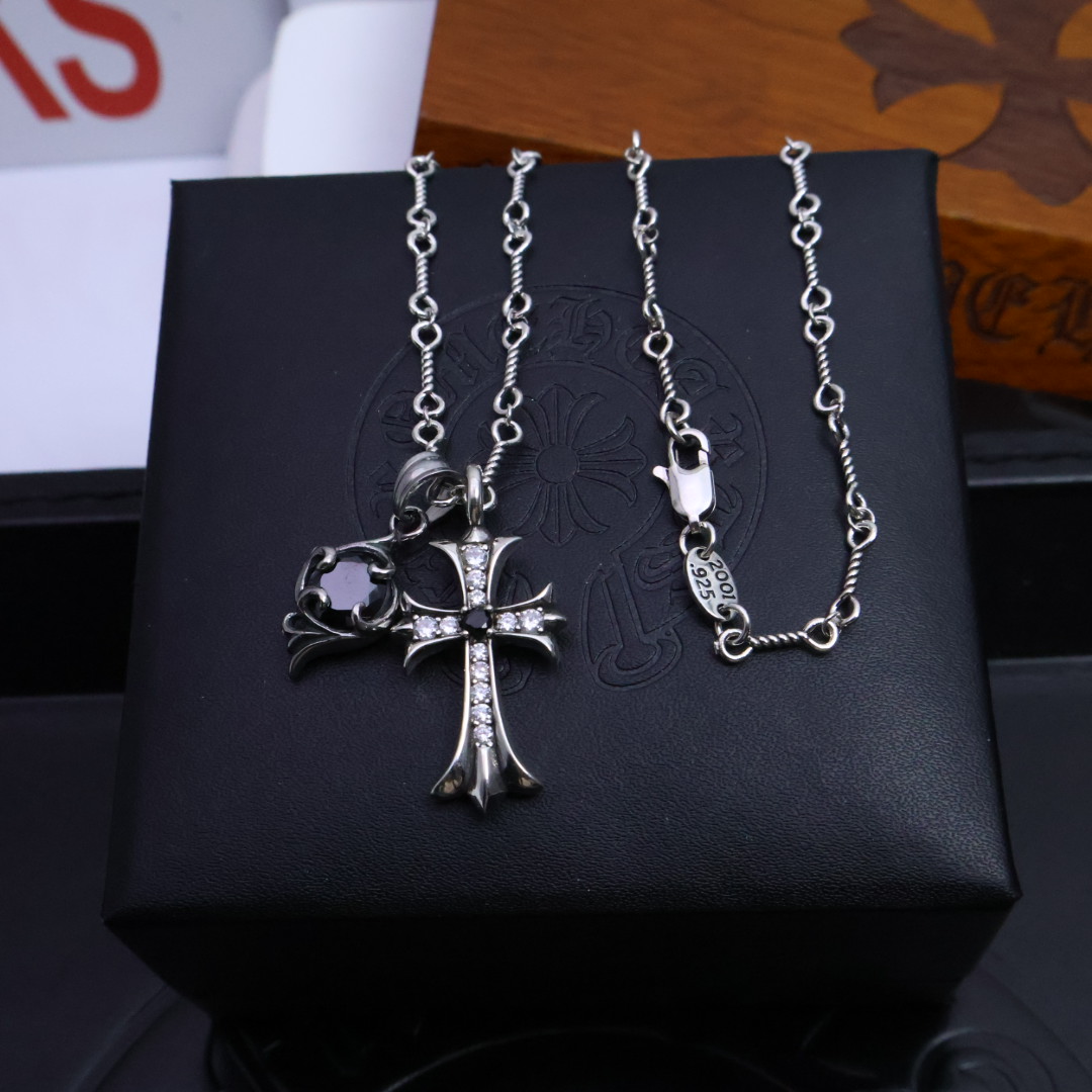 ［新品上架］𝐂𝐡𝐫𝐨𝐦𝐞 𝐡𝐞𝐚𝐫𝐭𝐬 克罗心✝️项链，帅爆了最新款克罗心项链 ⚜️造型不同的花纹设计风