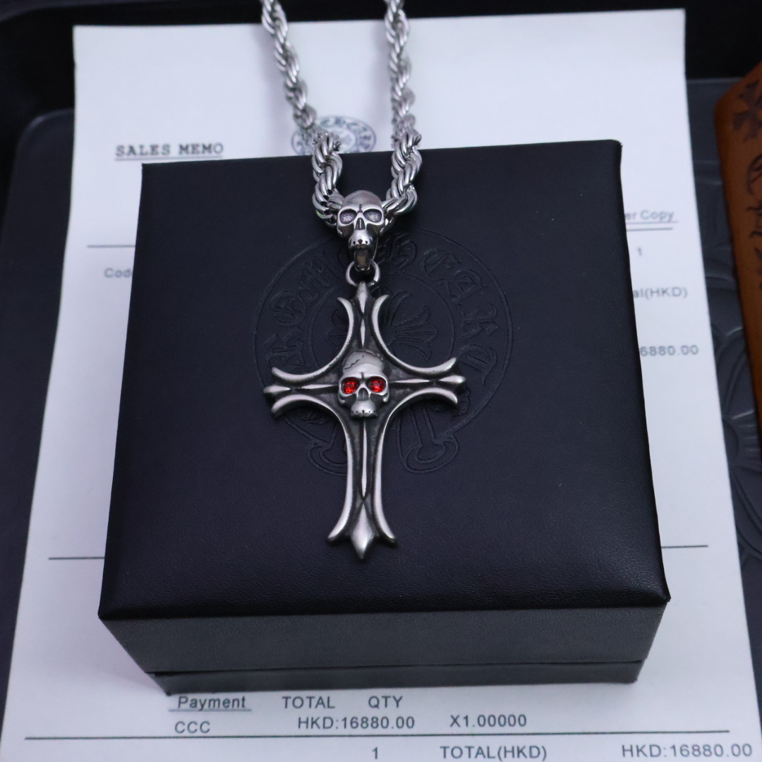 NO:112745,[Recommended for hot products] Croxin necklace, bubbly chain is so cool that Croxin necklace. Different pattern design styles show uniqueness. Cross Scout flowers are the logo of Croxin, so they last longer. Genuine version Chrome Hearts Croxin difference market ordinary light version comparison quality retro old gray oxygen level. ~ Trendy and fashion essentials can be worn by both men and women. Trendy and fashionable, rock punk silver style retro elements. The same style of couples is full of fashion sense. The manufacturer direct sales are from manufacturers, and the personality is versatile and trendy versatile. This model has been released. Croxin is very easy to match with fashionable clothes, jewelry quality, chrome hearts, chrome hearts, necklace19860909批［爆款推荐］ 克罗心项链,麻花链帅爆了克罗心项链 造型不同的花纹设计风格 呈现出与众不同 十字架 童军花是克罗心的标志所以更经久不衰 正品打版Chrome Hearts克罗心区别市场普通轻版对版对标品质 复古做旧灰氧程度.～潮流时尚必备 男女均可佩戴 潮流时尚,摇滚朋克泰银风格 复古元素 情侣同款时尚感十足厂家直销,个性百搭潮流百搭款. 这款一直在出 克罗心里面热卖款 非常好搭配时尚衣服,饰品精品,chrome hearts,chrome hearts,necklace,Jewelry