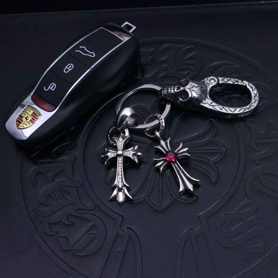 𝐂𝐡𝐫𝐨𝐦𝐞 𝐡𝐞𝐚𝐫𝐭［2025🎁新品上架］克罗心钥匙扣挂件🔑裤👖包💼挂件 做工、质感一流.小细节提升