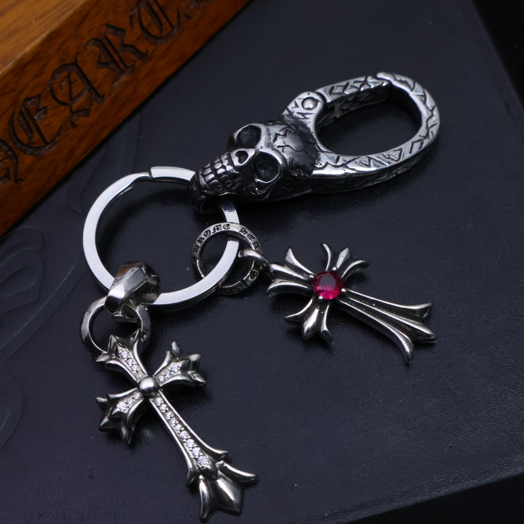 𝐂𝐡𝐫𝐨𝐦𝐞 𝐡𝐞𝐚𝐫𝐭［2025🎁新品上架］克罗心钥匙扣挂件🔑裤👖包💼挂件 做工、质感一流.小细节提升