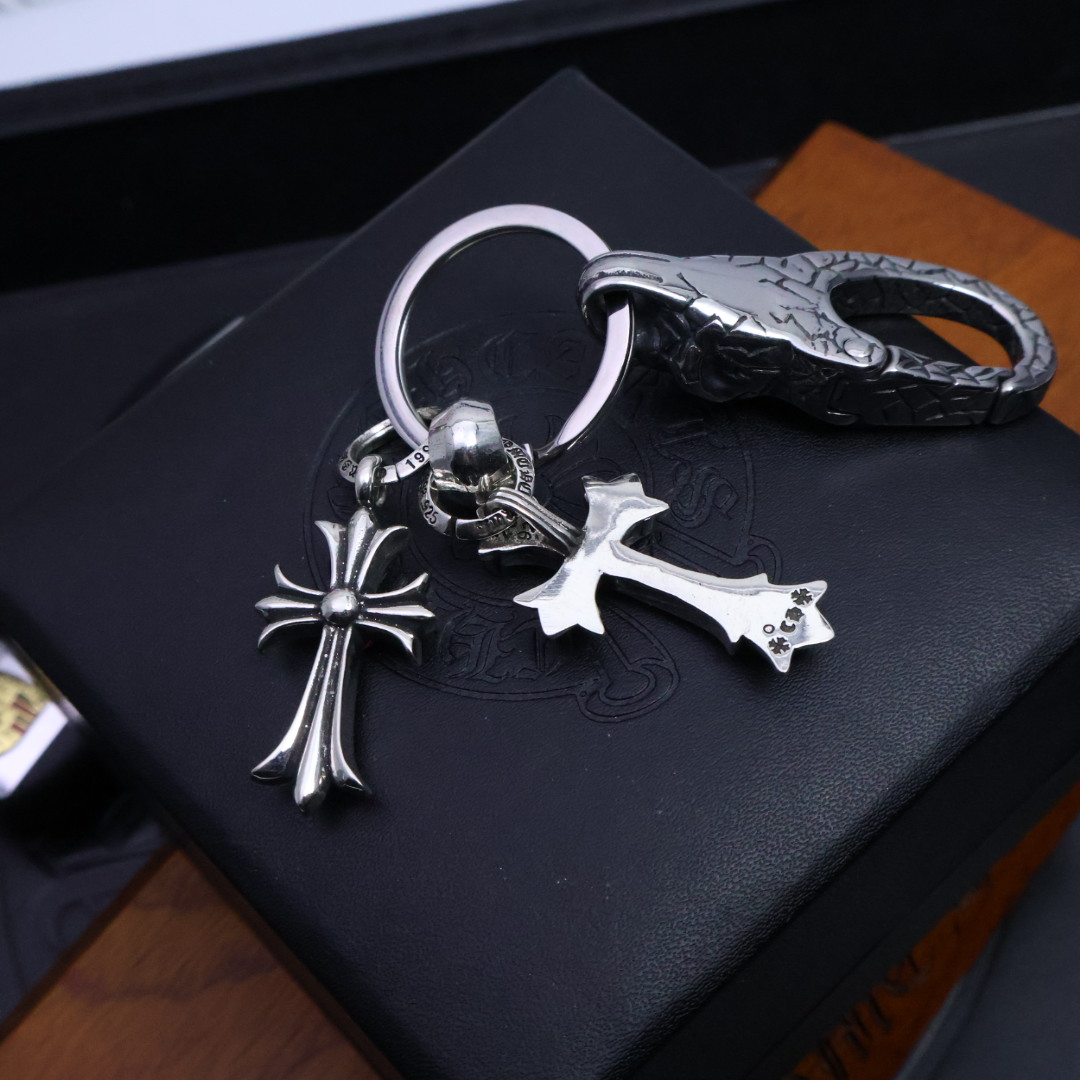 𝐂𝐡𝐫𝐨𝐦𝐞 𝐡𝐞𝐚𝐫𝐭［2025🎁新品上架］克罗心钥匙扣挂件🔑裤👖包💼挂件 做工、质感一流.小细节提升