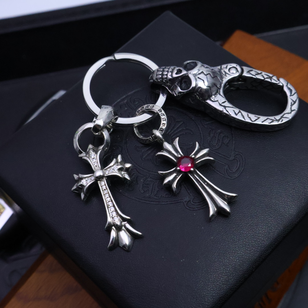 𝐂𝐡𝐫𝐨𝐦𝐞 𝐡𝐞𝐚𝐫𝐭［2025🎁新品上架］克罗心钥匙扣挂件🔑裤👖包💼挂件 做工、质感一流.小细节提升