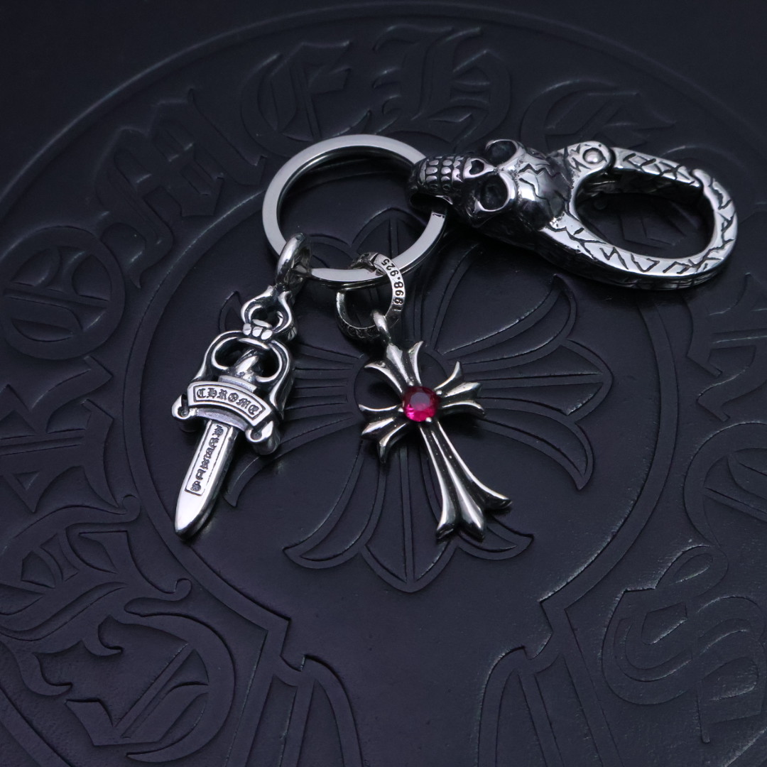 𝐂𝐡𝐫𝐨𝐦𝐞 𝐡𝐞𝐚𝐫𝐭［2025🎁新品上架］克罗心钥匙扣挂件🔑裤👖包💼挂件 做工、质感一流.小细节提升