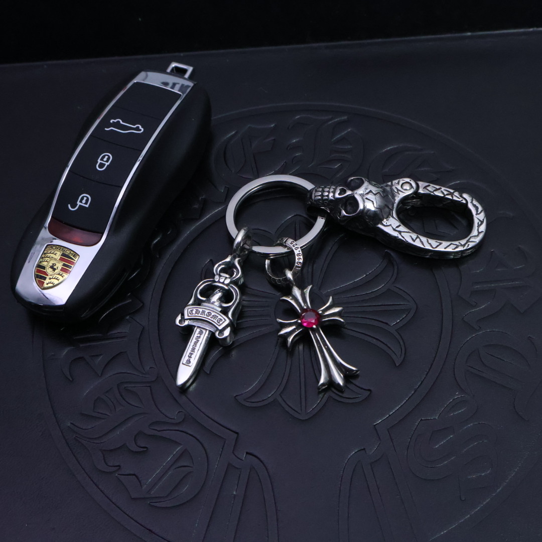 𝐂𝐡𝐫𝐨𝐦𝐞 𝐡𝐞𝐚𝐫𝐭［2025🎁新品上架］克罗心钥匙扣挂件🔑裤👖包💼挂件 做工、质感一流.小细节提升