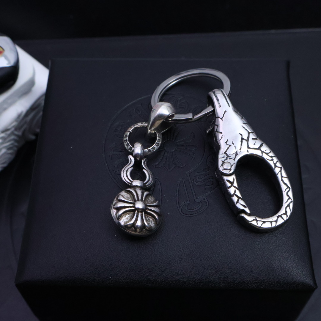 𝐂𝐡𝐫𝐨𝐦𝐞 𝐡𝐞𝐚𝐫𝐭［新品上架］克罗心钥匙扣挂件🔑裤👖包💼挂件 做工、质感一流.小细节提升本身整体品