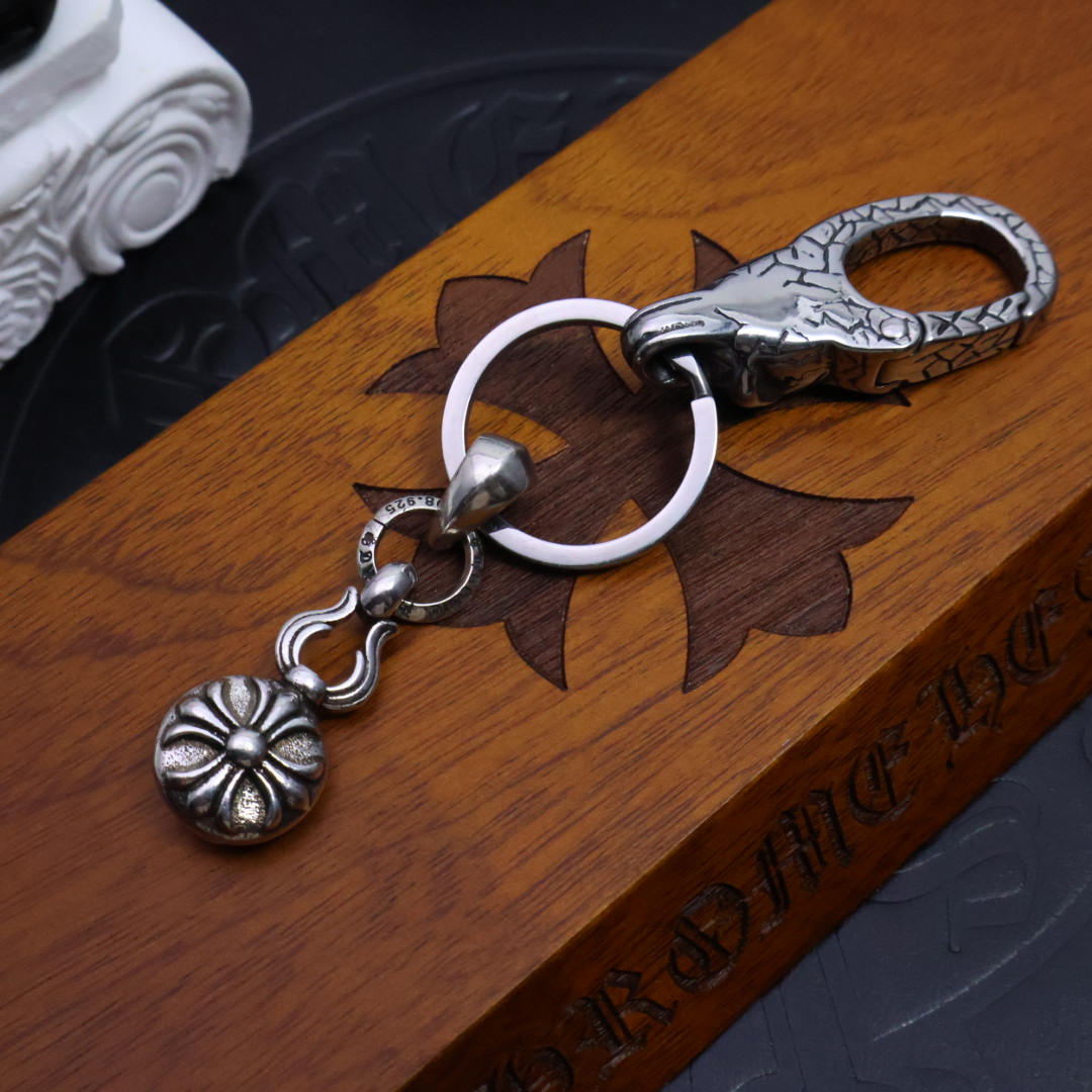 𝐂𝐡𝐫𝐨𝐦𝐞 𝐡𝐞𝐚𝐫𝐭［新品上架］克罗心钥匙扣挂件🔑裤👖包💼挂件 做工、质感一流.小细节提升本身整体品