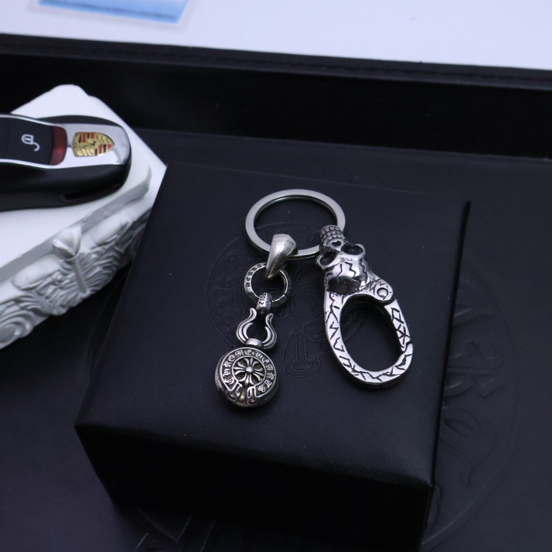 𝐂𝐡𝐫𝐨𝐦𝐞 𝐡𝐞𝐚𝐫𝐭［新品上架］克罗心钥匙扣挂件🔑裤👖包💼挂件 做工、质感一流.小细节提升本身整体品