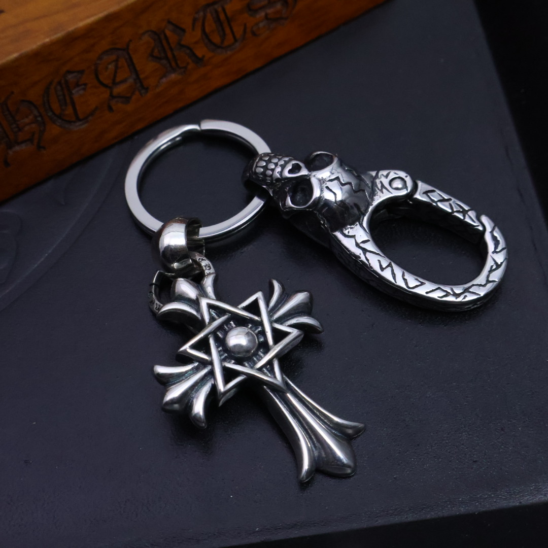 𝐂𝐡𝐫𝐨𝐦𝐞 𝐡𝐞𝐚𝐫𝐭［新品上架］克罗心钥匙扣挂件🔑裤👖包💼挂件 做工、质感一流.小细节提升本身整体品