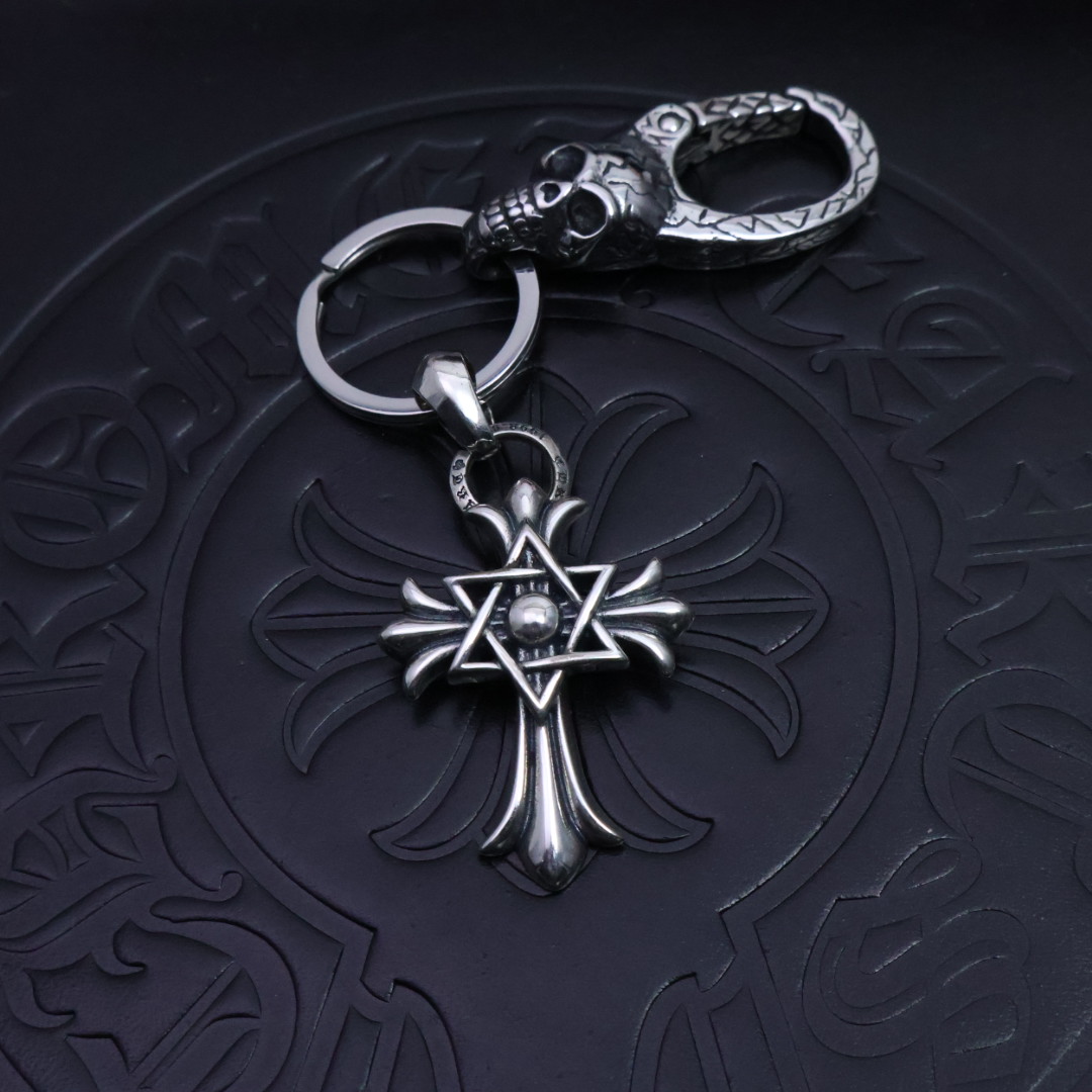 𝐂𝐡𝐫𝐨𝐦𝐞 𝐡𝐞𝐚𝐫𝐭［新品上架］克罗心钥匙扣挂件🔑裤👖包💼挂件 做工、质感一流.小细节提升本身整体品