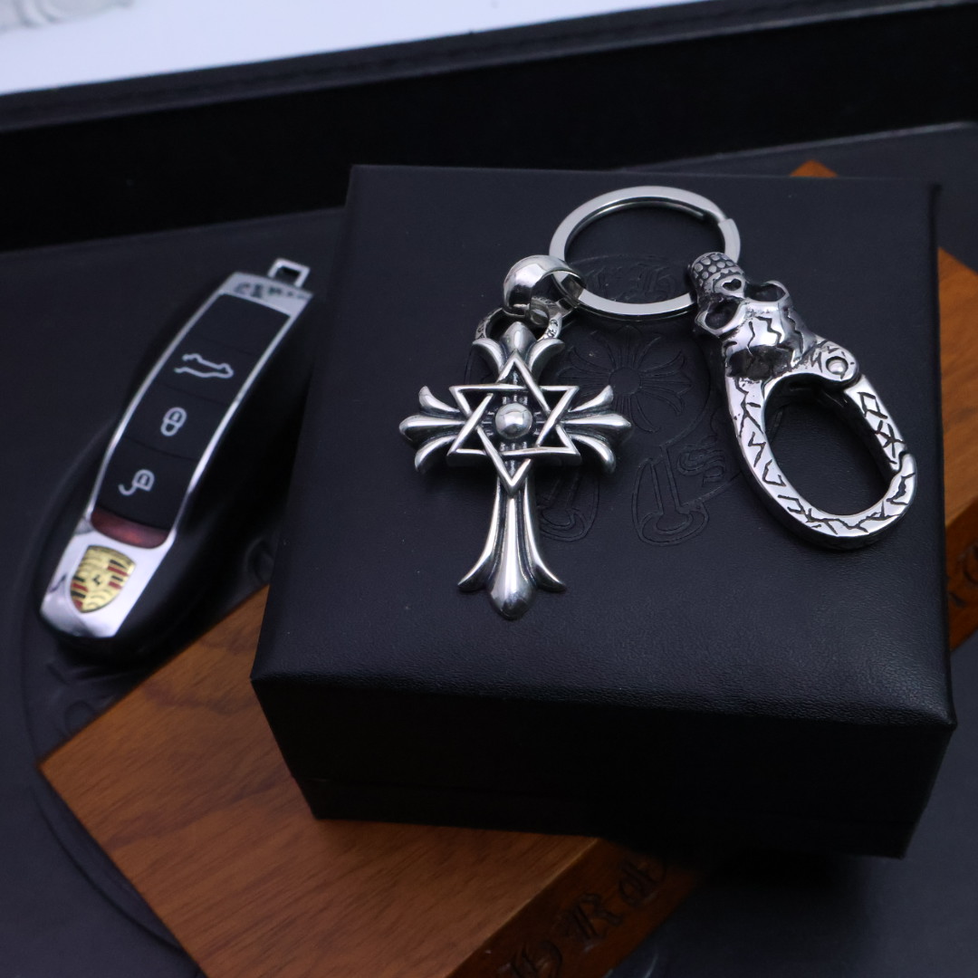 𝐂𝐡𝐫𝐨𝐦𝐞 𝐡𝐞𝐚𝐫𝐭［新品上架］克罗心钥匙扣挂件🔑裤👖包💼挂件 做工、质感一流.小细节提升本身整体品