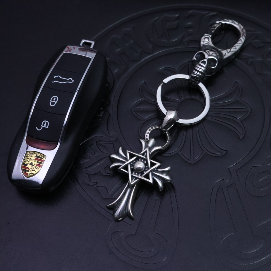 𝐂𝐡𝐫𝐨𝐦𝐞 𝐡𝐞𝐚𝐫𝐭［新品上架］克罗心钥匙扣挂件🔑裤👖包💼挂件 做工、质感一流.小细节提升本身整体品