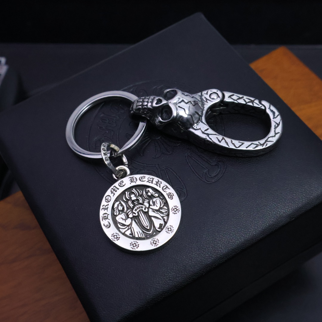 𝐂𝐡𝐫𝐨𝐦𝐞 𝐡𝐞𝐚𝐫𝐭［2025🎁潮流推荐］克罗心钥匙扣挂件🔑裤👖包💼挂件 做工、质感一流.小细节提升