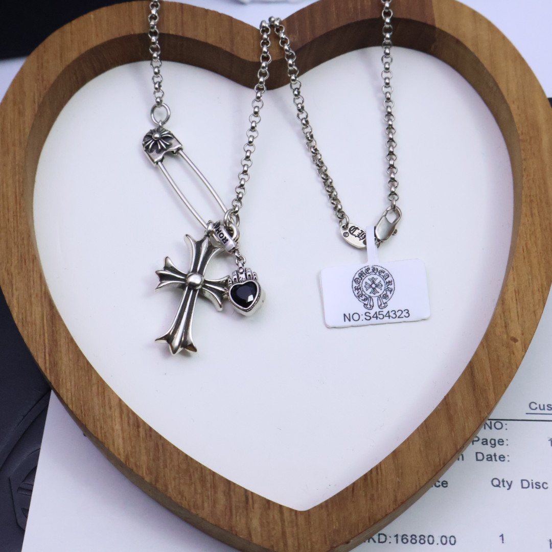 𝐂𝐡𝐫𝐨𝐦𝐞 𝐡𝐞𝐚𝐫𝐭［❤️潮流时尚百搭］克罗心爱心经典胸针项链❤️告白要趁早💕礼物要买好🎁
表达爱	