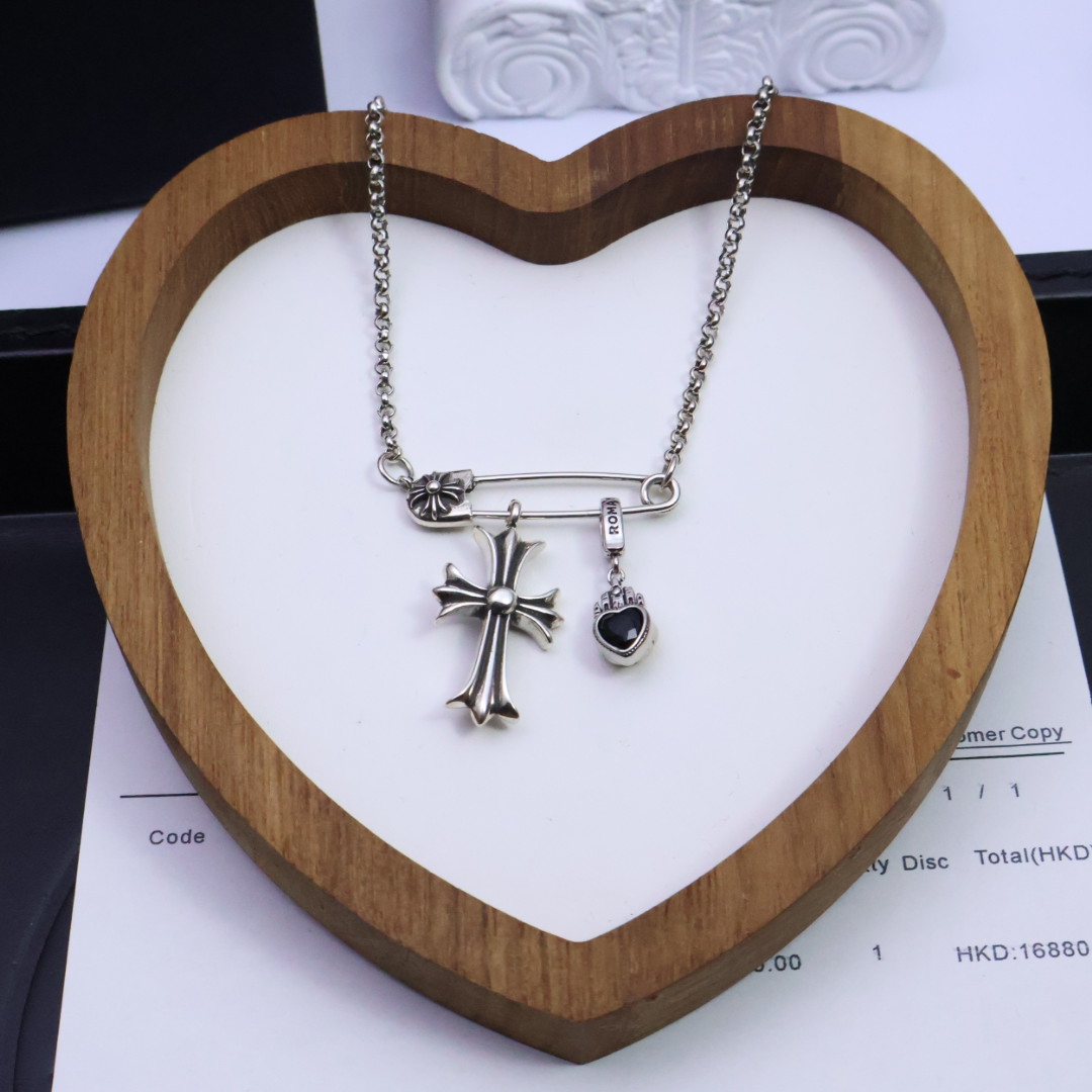 𝐂𝐡𝐫𝐨𝐦𝐞 𝐡𝐞𝐚𝐫𝐭［❤️潮流时尚百搭］克罗心爱心经典胸针项链❤️告白要趁早💕礼物要买好🎁
表达爱	