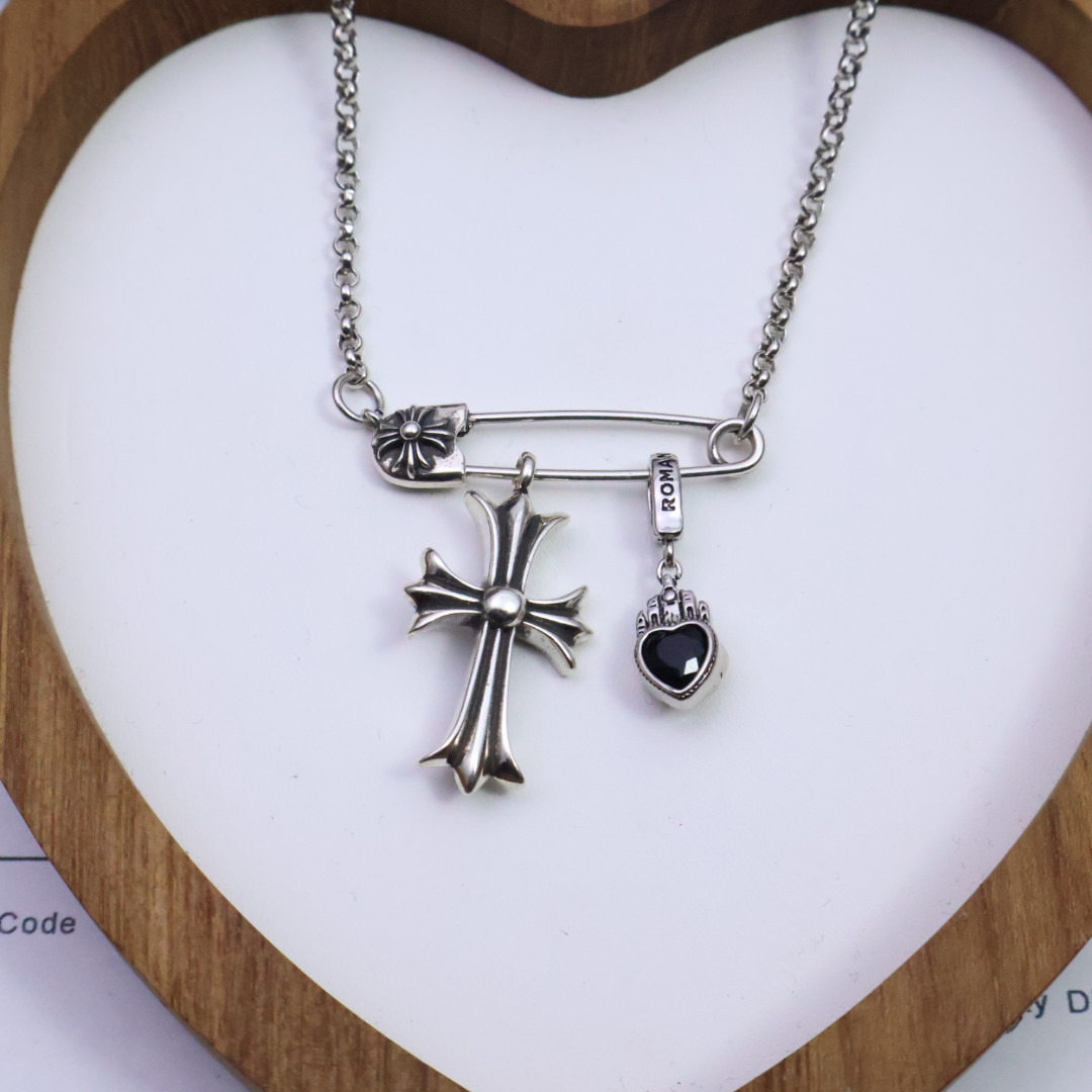 𝐂𝐡𝐫𝐨𝐦𝐞 𝐡𝐞𝐚𝐫𝐭［❤️潮流时尚百搭］克罗心爱心经典胸针项链❤️告白要趁早💕礼物要买好🎁
表达爱	