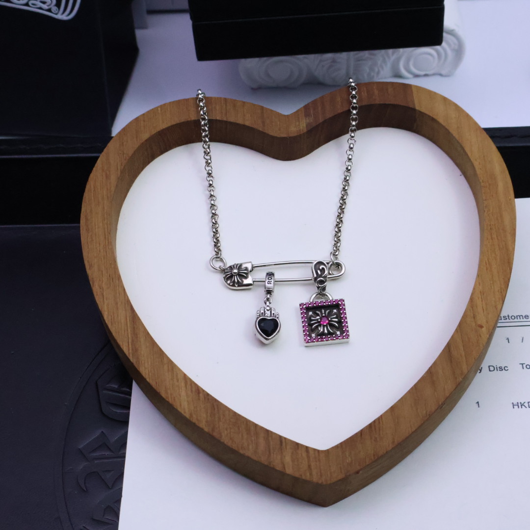 ［❤️情人节礼物推荐］𝐂𝐡𝐫𝐨𝐦𝐞 𝐡𝐞𝐚𝐫𝐭克罗心永恒爱心项链❤️告白要趁早💕礼物要买好🎁
表达爱	不