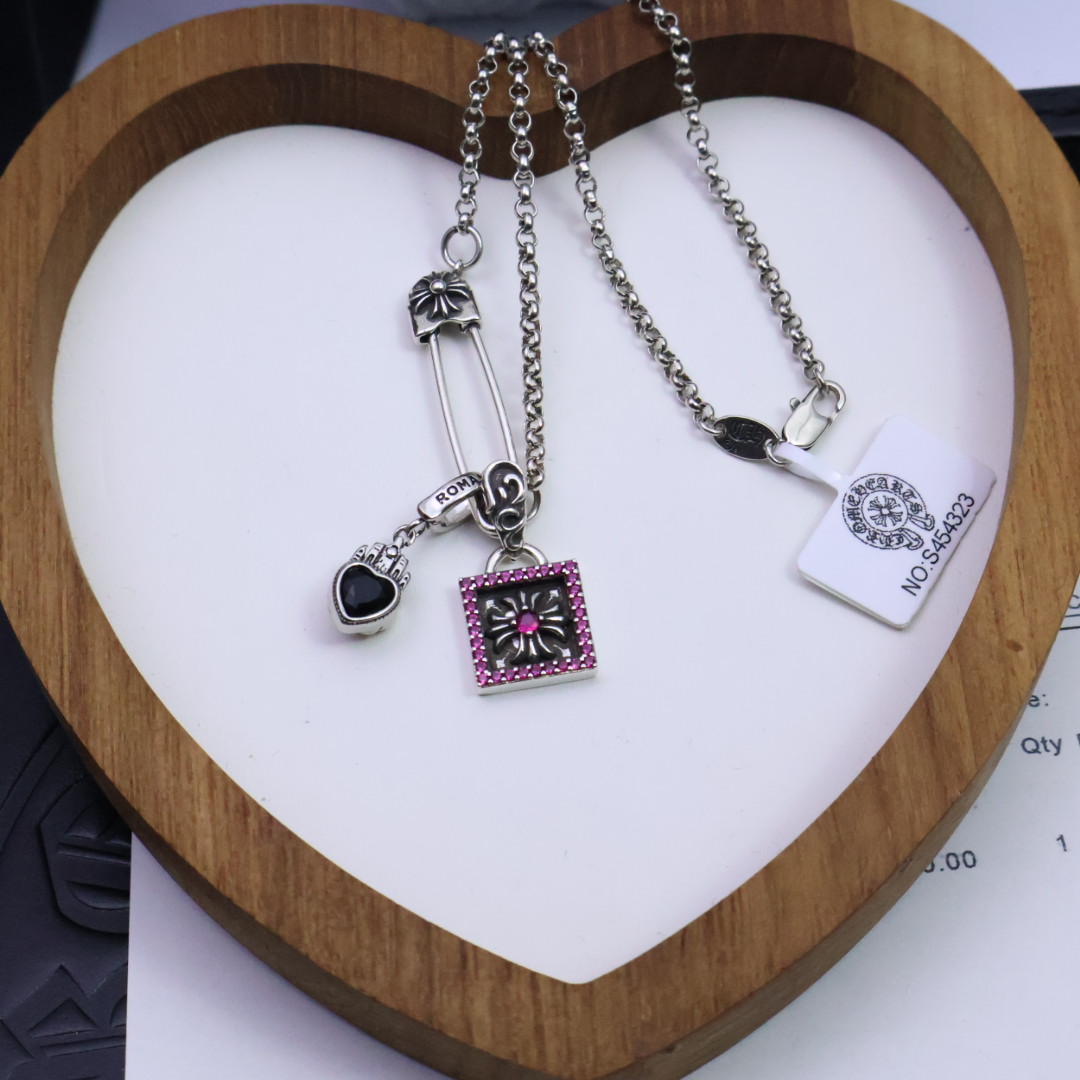 ［❤️情人节礼物推荐］𝐂𝐡𝐫𝐨𝐦𝐞 𝐡𝐞𝐚𝐫𝐭克罗心永恒爱心项链❤️告白要趁早💕礼物要买好🎁
表达爱	不