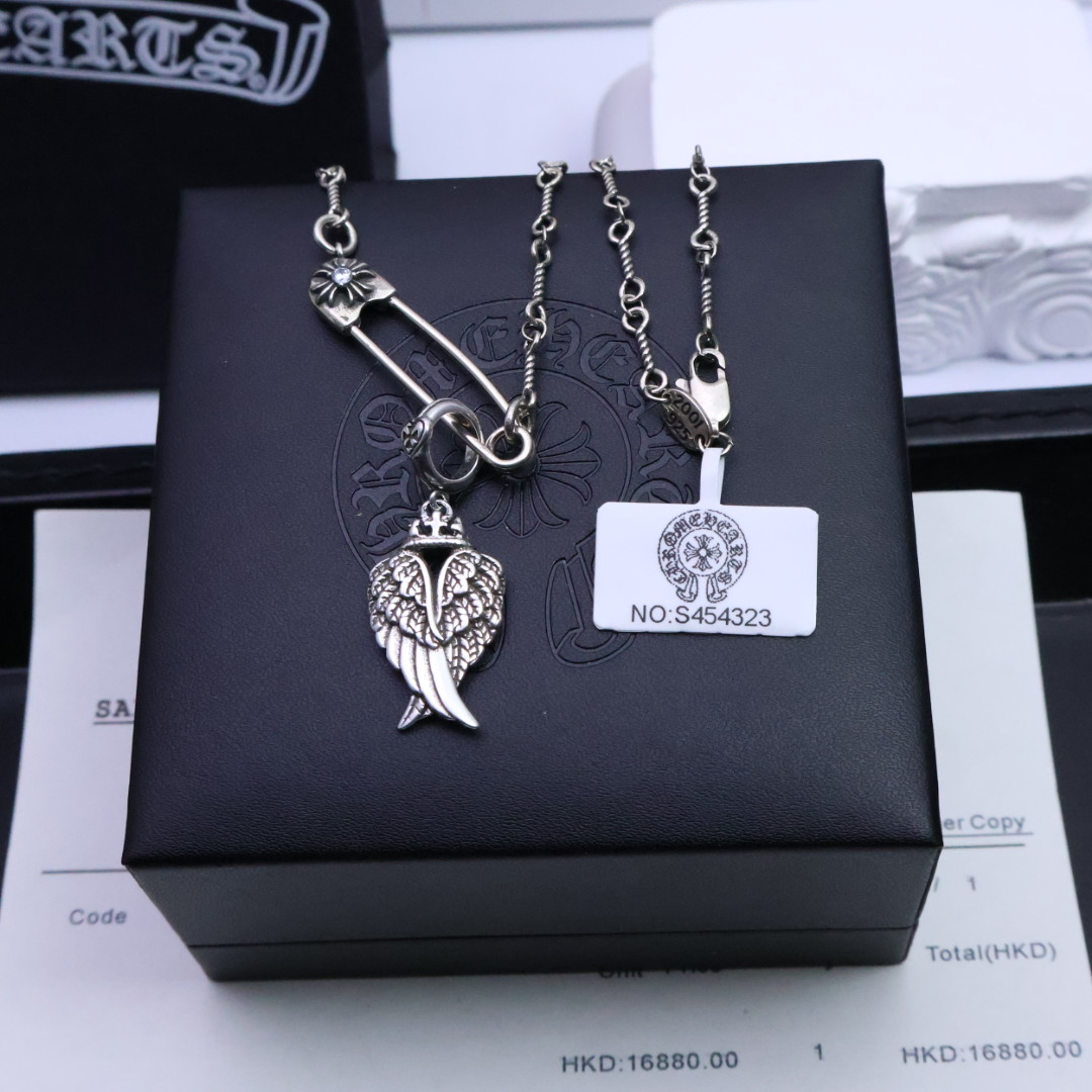 ［❤️潮流时尚百搭］𝐂𝐡𝐫𝐨𝐦𝐞 𝐡𝐞𝐚𝐫𝐭克罗心胸针爆款项链❤️无论是约会、晚宴，还是日常佩戴，它都能