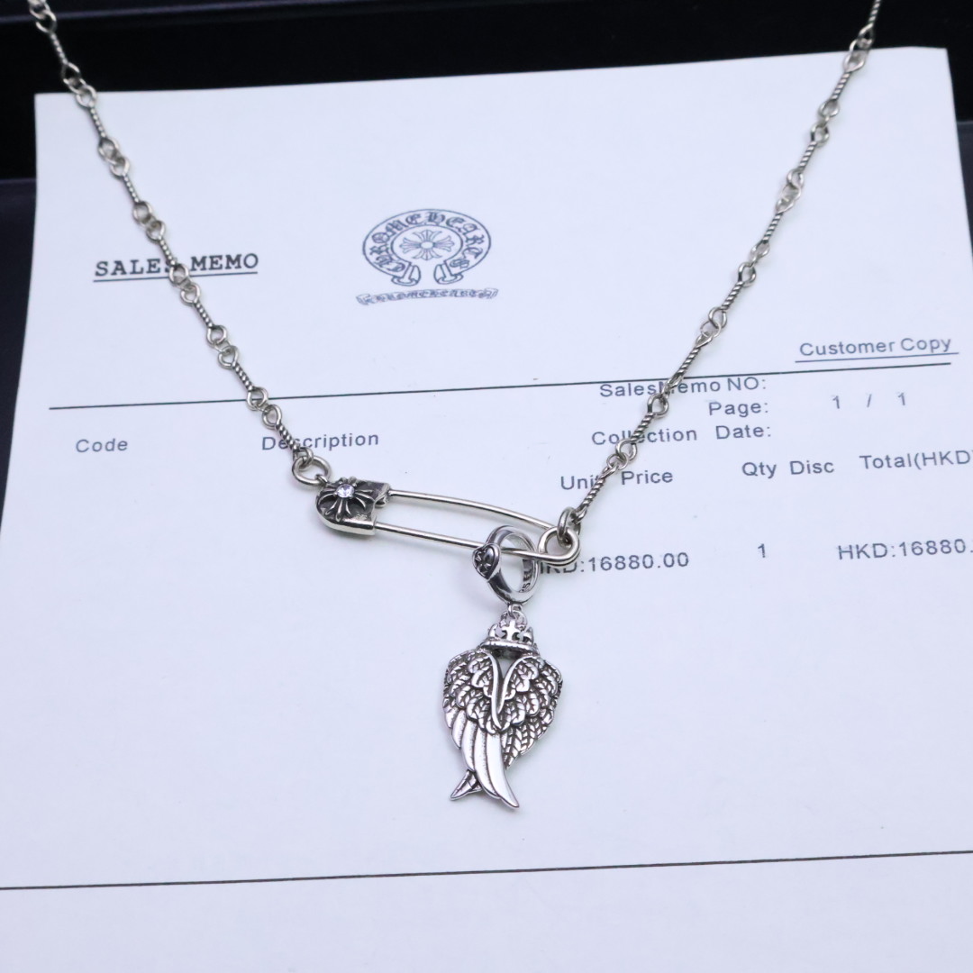 ［❤️潮流时尚百搭］𝐂𝐡𝐫𝐨𝐦𝐞 𝐡𝐞𝐚𝐫𝐭克罗心胸针爆款项链❤️无论是约会、晚宴，还是日常佩戴，它都能