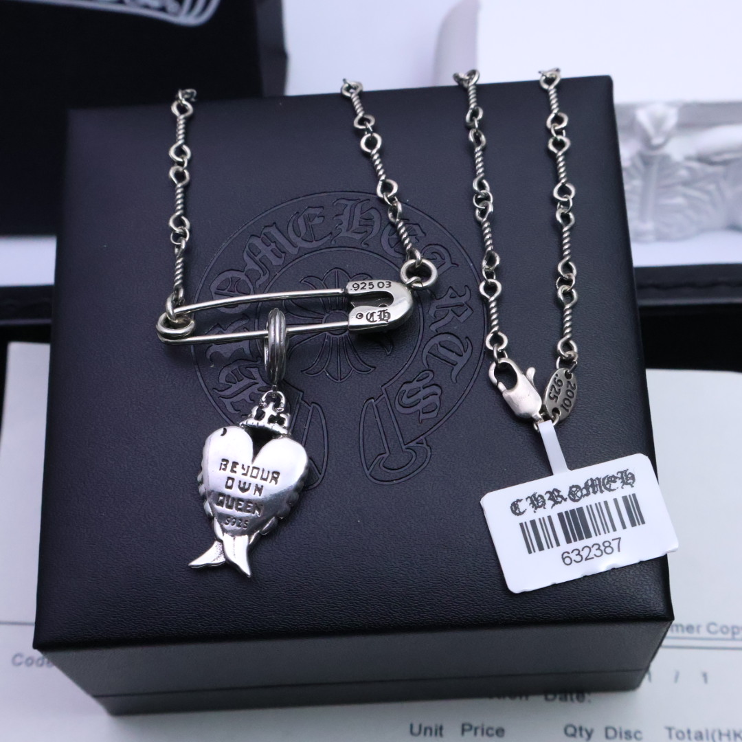 ［❤️潮流时尚百搭］𝐂𝐡𝐫𝐨𝐦𝐞 𝐡𝐞𝐚𝐫𝐭克罗心胸针爆款项链❤️无论是约会、晚宴，还是日常佩戴，它都能
