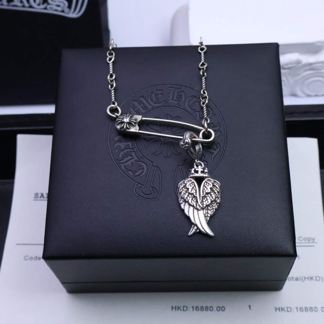［❤️潮流时尚百搭］𝐂𝐡𝐫𝐨𝐦𝐞 𝐡𝐞𝐚𝐫𝐭克罗心胸针爆款项链❤️无论是约会、晚宴，还是日常佩戴，它都能