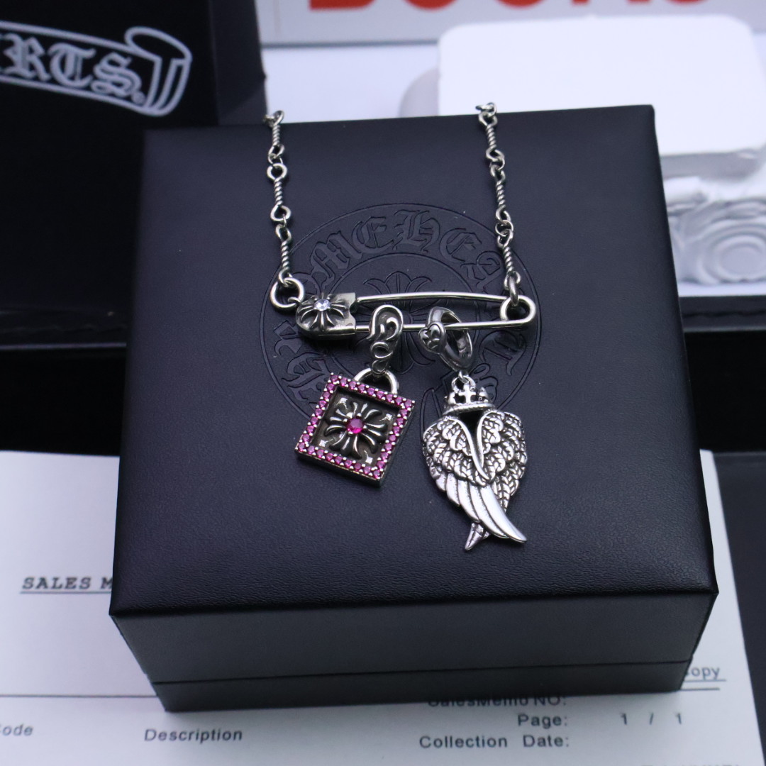 ［❤️潮流时尚百搭］𝐂𝐡𝐫𝐨𝐦𝐞 𝐡𝐞𝐚𝐫𝐭克罗心胸针爆款项链❤️无论是约会、晚宴，还是日常佩戴，它都能