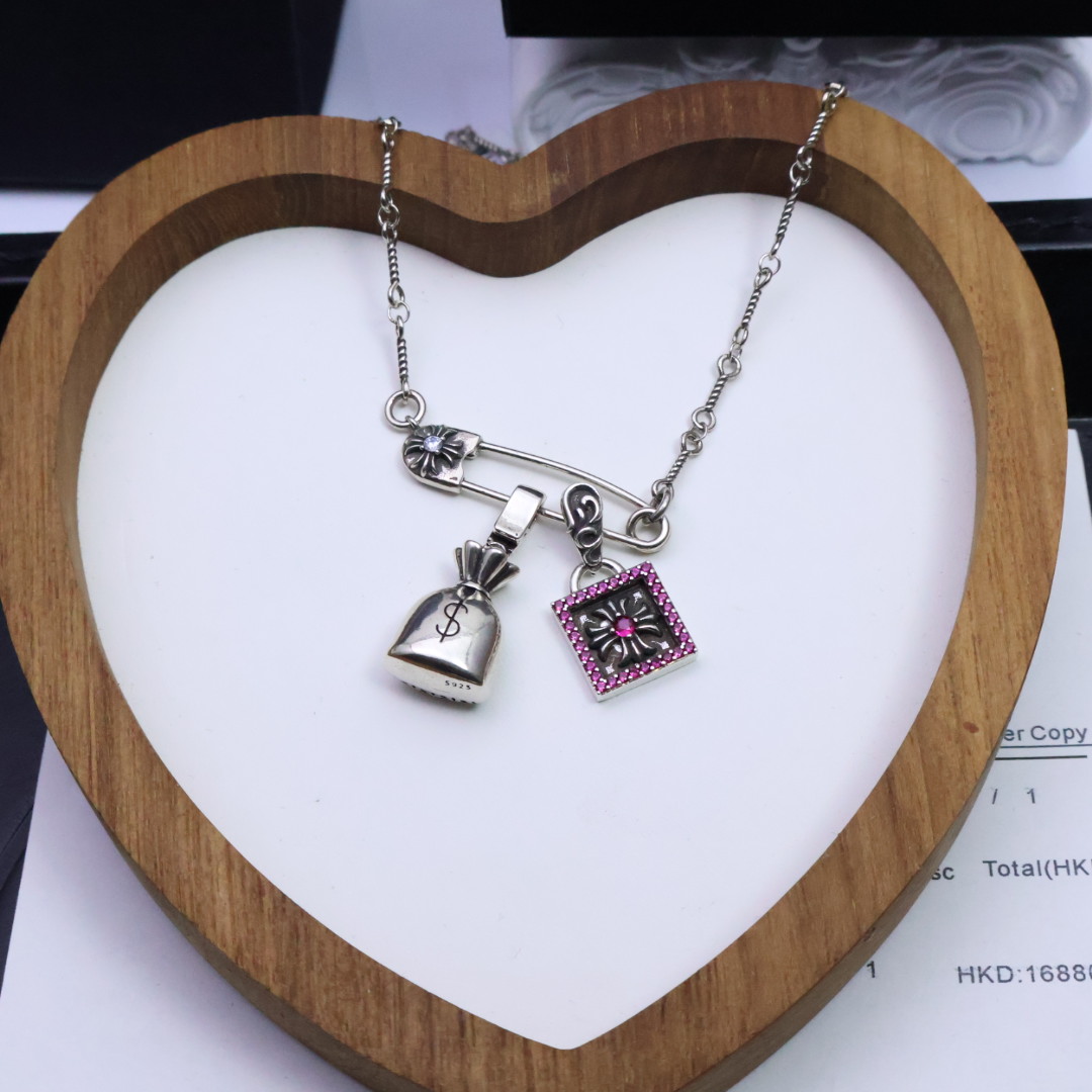 ［❤️潮流时尚百搭］𝐂𝐡𝐫𝐨𝐦𝐞 𝐡𝐞𝐚𝐫𝐭克罗心胸针爆款项链❤️无论是约会、晚宴，还是日常佩戴，它都能