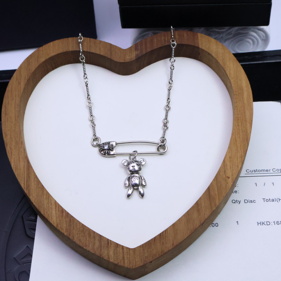 𝐂𝐡𝐫𝐨𝐦𝐞 𝐡𝐞𝐚𝐫𝐭［❤️潮流时尚百搭］克罗心项链❤️无论是约会、晚宴，还是日常佩戴，它都能让你散发