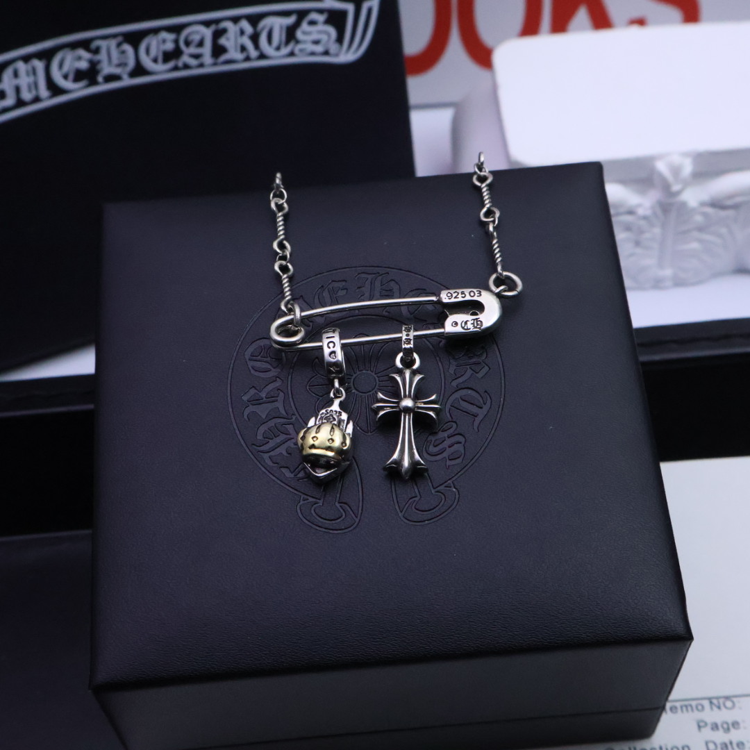 ［❤️潮流时尚百搭］𝐂𝐡𝐫𝐨𝐦𝐞 𝐡𝐞𝐚𝐫𝐭克罗心胸针爆款项链❤️无论是约会、晚宴，还是日常佩戴，它都能