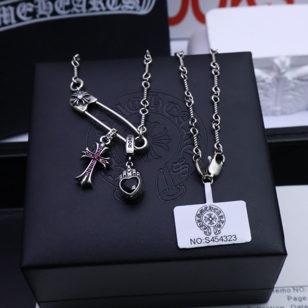 ［❤️潮流时尚百搭］𝐂𝐡𝐫𝐨𝐦𝐞 𝐡𝐞𝐚𝐫𝐭克罗心胸针爆款项链❤️无论是约会、晚宴，还是日常佩戴，它都能