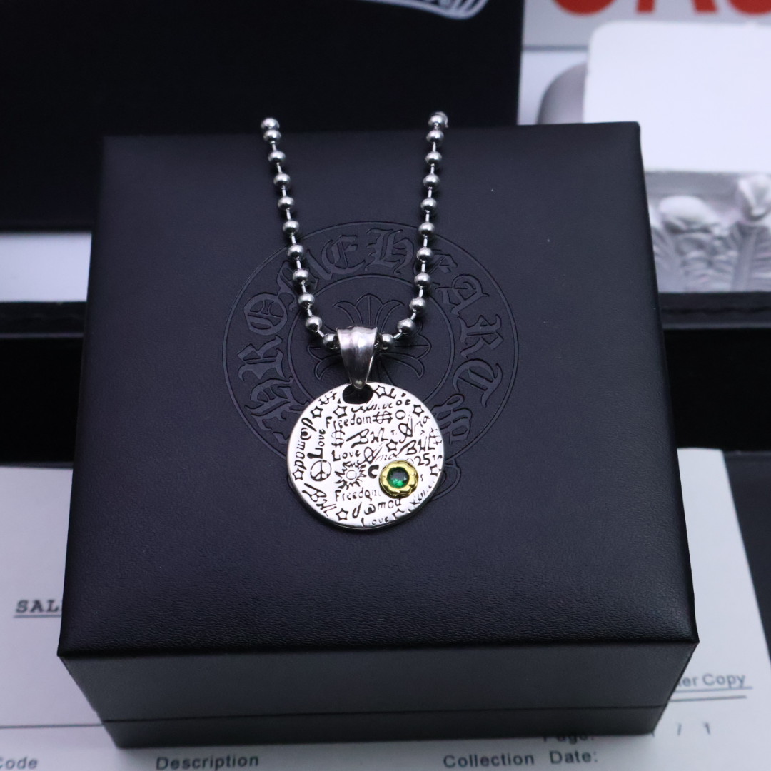 NO:109810,[Trend Recommendation] Croxin Brooch Pearl Necklace Whether it is a date, dinner, or daily wear, it can make you emit a unique light, romantic and dreamy~ Give it to your beloved, or treasure this romance of the starry night, so that love shines like stars. Croxin Silver Jewelry is handmade by workers, with a full workmanship and texture, and the style is old and rough. When making it, it deliberately retains the oxidation of 925 silver, and then polished and polished. Added soft gray and black shadows to the shiny silver surface. The layering is very obvious, which can be said to be a meticulous work. Full texture, super easy to match, high-end and atmospheric, super cool, jewelry boutique, chrome hearts, necklace, brooch, breastpin19860909［潮流推荐］ 克罗心胸针珍珠项链无论是约会、晚宴,还是日常佩戴,它都能让你散发出与众不同的光芒,浪漫又梦幻～ 送给心爱的她,或是珍藏这份星夜的浪漫,让爱意如星光般永恒闪耀 克罗心银饰经过工人手工打制,做工、质感十足,风格作旧粗犷,制作时故意保留925银氧化后的黑色,卖氧化后再进行抛光打磨,在闪亮的银面上添加了柔和灰色和黑色的暗影,层次感非常明显,可谓精工细作. 满满的质感 超级好搭 高端大气 送人超酷的,饰品精品,chrome hearts,necklace,brooch，breastpin,Jewelry