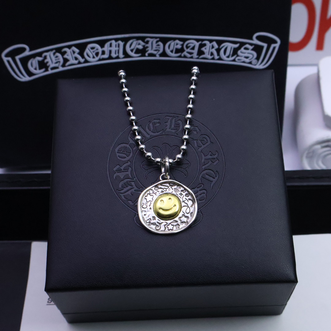 NO:111053,100 [Trendy and fashionable versatile] Croxin necklace classic popular Buddhist bead chains, whether for dates, dinners, or daily wear, it can make you emit a unique light, romantic and dreamy~ Give it to your beloved, or treasure this romance of the starry night, so that love shines like stars. Croxin silver jewelry is handmade by workers, with a full workmanship and texture, and the style is old and rough. When making it, it deliberately retains the oxidation of 925 silver, and then polished and polished. Added soft gray and black shadows to the shiny silver surface. The layering is very obvious, which can be said to be a meticulous work. Full texture, super easy to match, high-end and atmospheric, super cool, jewelry boutique, chrome hearts, necklace19860909批100［潮流时尚百搭］ 克罗心项链经典爆款佛珠链无论是约会、晚宴,还是日常佩戴,它都能让你散发出与众不同的光芒,浪漫又梦幻～ 送给心爱的她,或是珍藏这份星夜的浪漫,让爱意如星光般永恒闪耀 克罗心银饰经过工人手工打制,做工、质感十足,风格作旧粗犷,制作时故意保留925银氧化后的黑色,卖氧化后再进行抛光打磨,在闪亮的银面上添加了柔和灰色和黑色的暗影,层次感非常明显,可谓精工细作. 满满的质感 超级好搭 高端大气 送人超酷的,饰品精品,chrome hearts,necklace,Jewelry