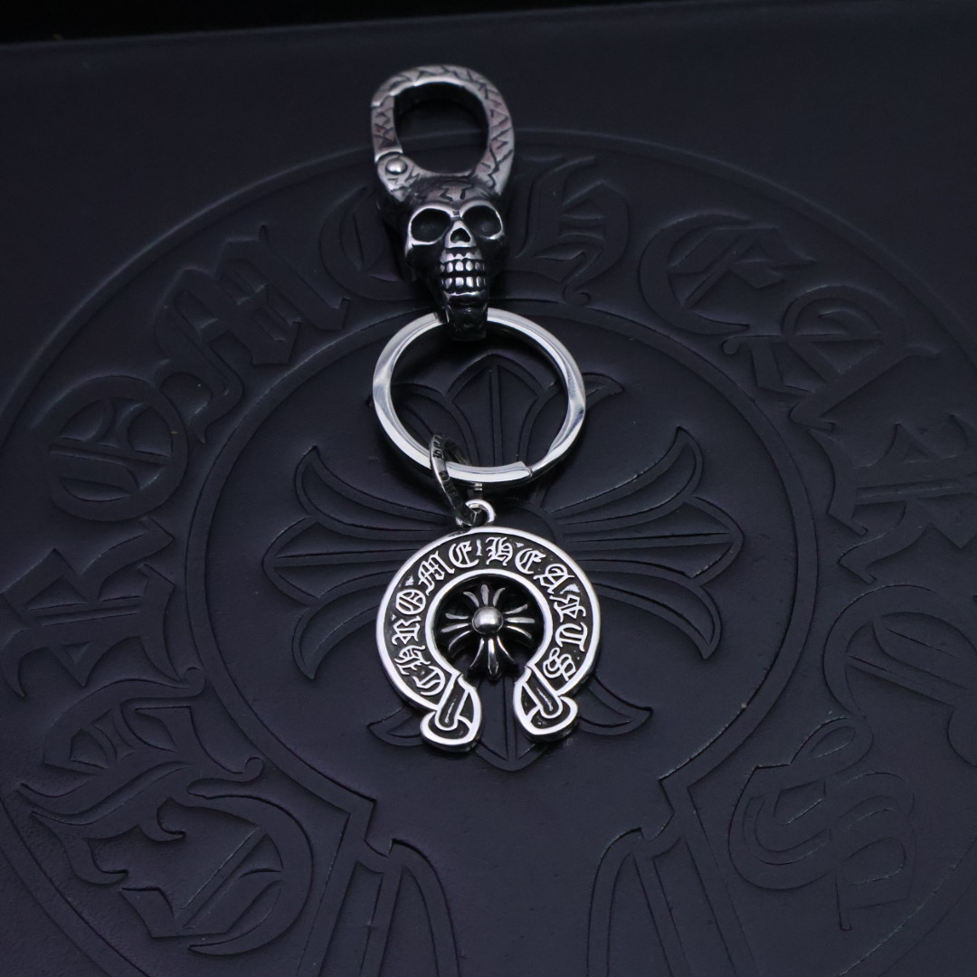Stylish Chrome Heartcro Key Button with Thongs: Cool and High-End Design