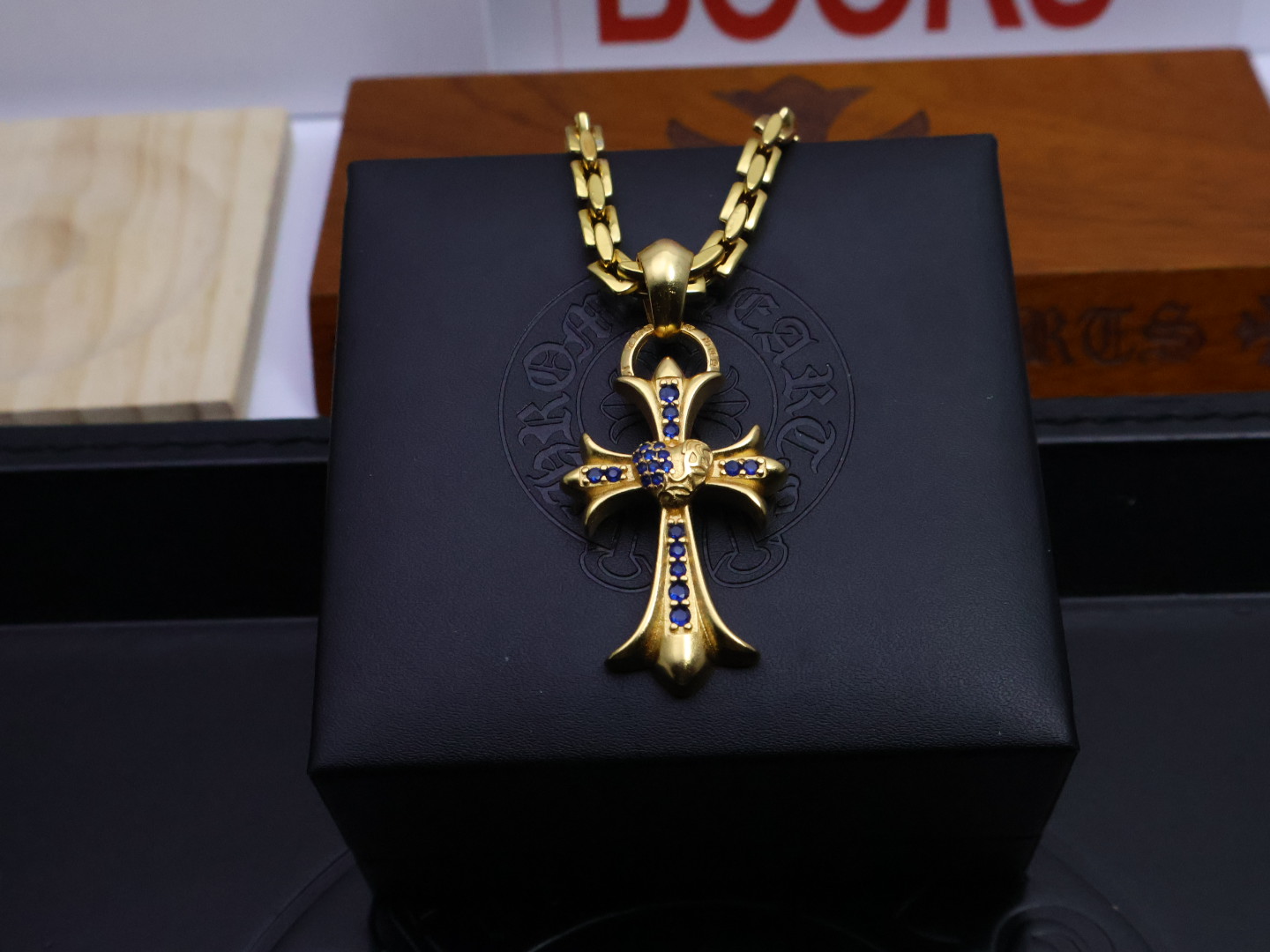 ✞［新品上架］𝐂𝐡𝐫𝐨𝐦𝐞 𝐡𝐞𝐚𝐫𝐭𝐬 
 ✞克罗心金色爱心藤蔓镶钻22k项链
⚜️ 原版11复刻｜纯