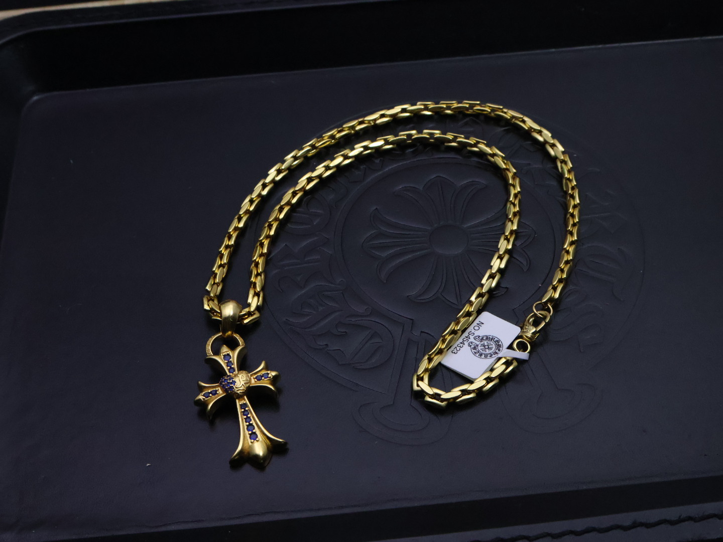 ✞［新品上架］𝐂𝐡𝐫𝐨𝐦𝐞 𝐡𝐞𝐚𝐫𝐭𝐬 
 ✞克罗心金色爱心藤蔓镶钻22k项链
⚜️ 原版11复刻｜纯