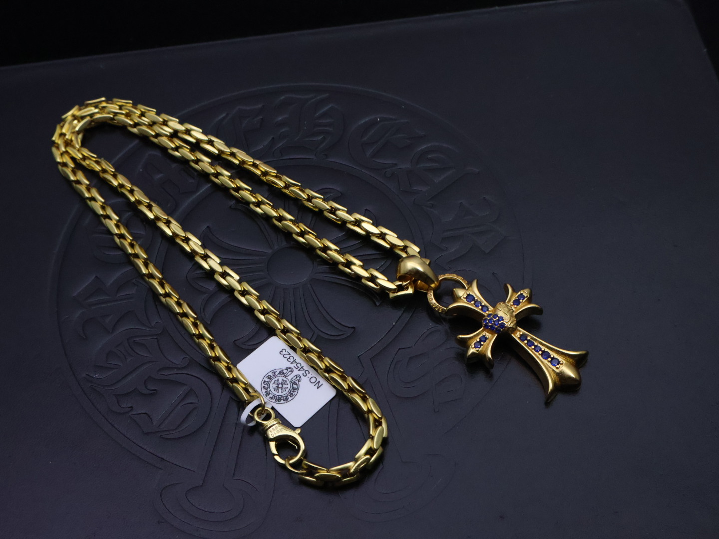 ✞［新品上架］𝐂𝐡𝐫𝐨𝐦𝐞 𝐡𝐞𝐚𝐫𝐭𝐬 
 ✞克罗心金色爱心藤蔓镶钻22k项链
⚜️ 原版11复刻｜纯