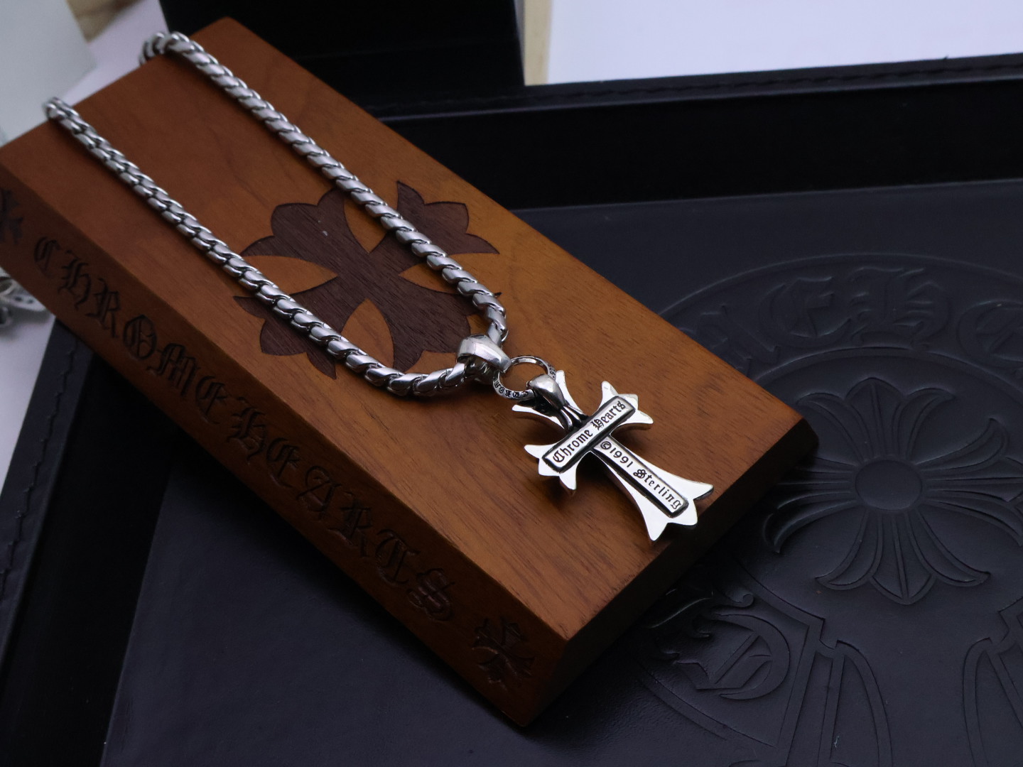 ［新品上架］𝐂𝐡𝐫𝐨𝐦𝐞 𝐡𝐞𝐚𝐫𝐭𝐬  ✞ 克罗心项链⚜️ 原厂11复刻｜纯手工錾刻十字圣痕  
💎 