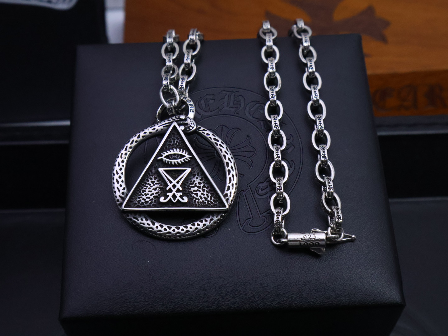 ✞𝐂𝐡𝐫𝐨𝐦𝐞 𝐡𝐞𝐚𝐫𝐭𝐬 克罗心项链𝐄 ✞ 
暗金蛇语枷锁  🔥［蛇年觉醒］🔥  
⚜️ 原厂蚀刻字