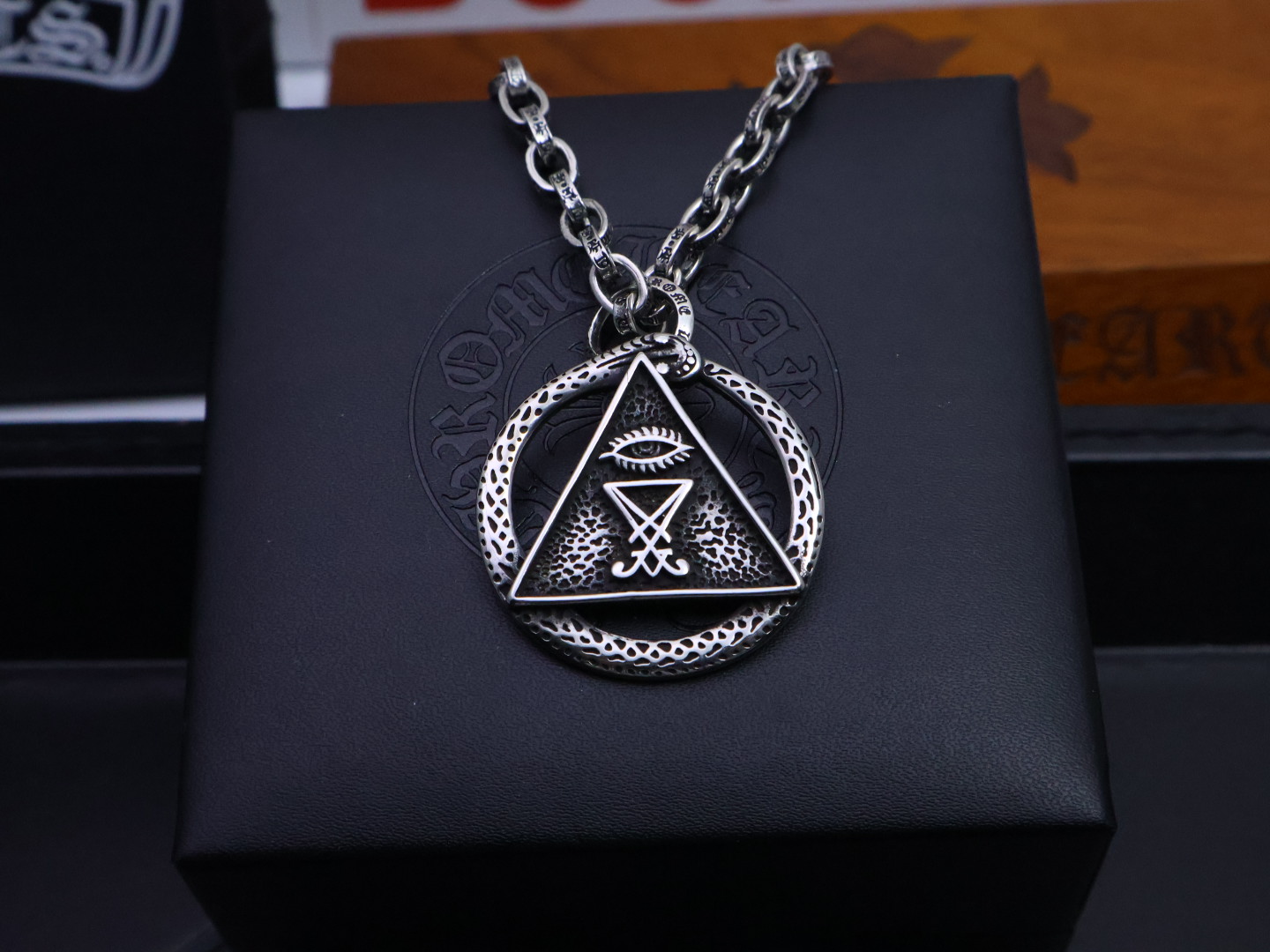 ✞𝐂𝐡𝐫𝐨𝐦𝐞 𝐡𝐞𝐚𝐫𝐭𝐬 克罗心项链𝐄 ✞ 
暗金蛇语枷锁  🔥［蛇年觉醒］🔥  
⚜️ 原厂蚀刻字
